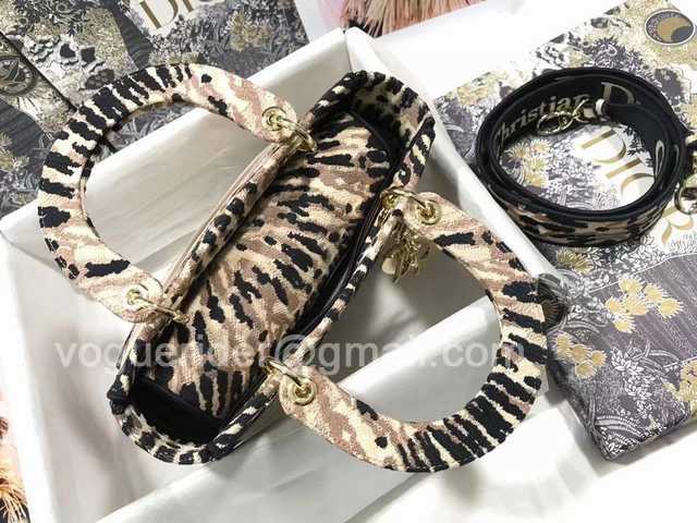 M0565 Embroidery 24 M0565 Embroidery 24