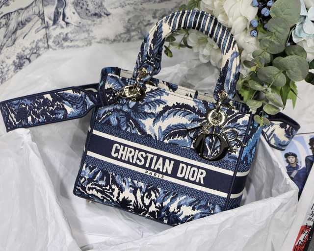 M8002 Embroidery 24