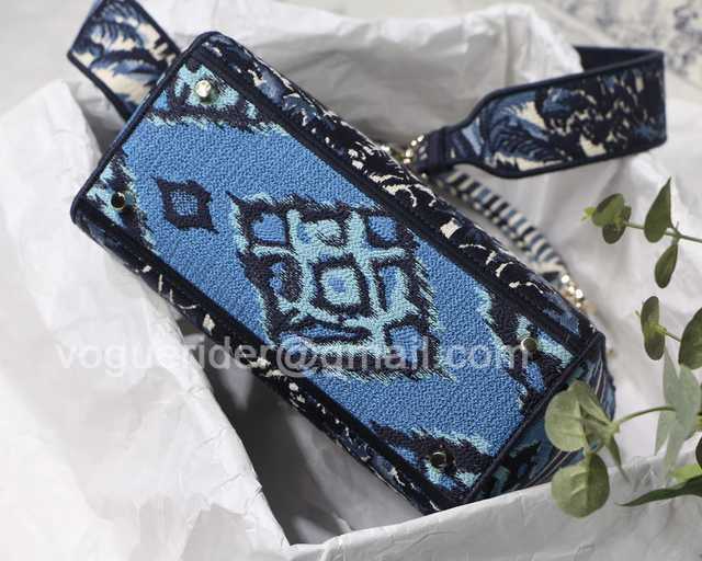 M8002 Embroidery 24 M8002 Embroidery 24