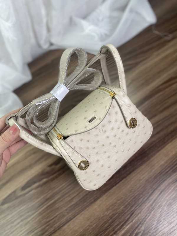 Ostrich Lindy 19 Ostrich Lindy 19