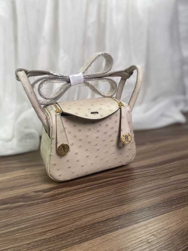 Ostrich Lindy 19 Ostrich Lindy 19