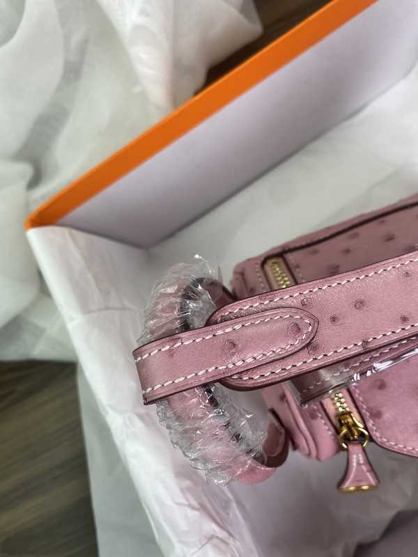 Ostrich Lindy 19 Ostrich Lindy 19