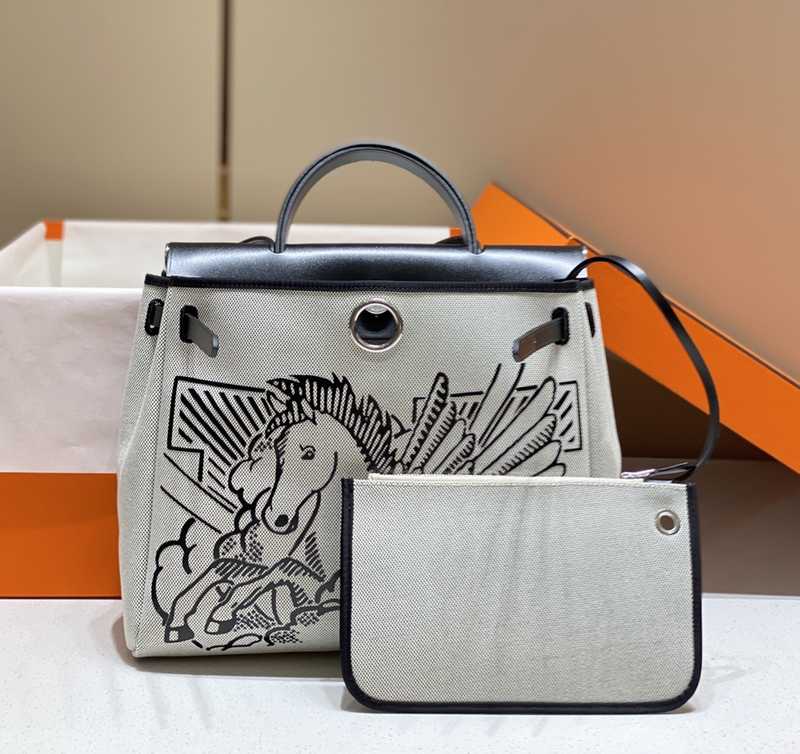 Herbag Zip 31 Interior Stitches