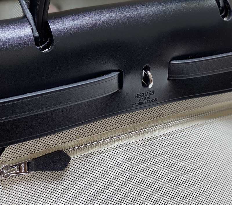 Herbag Zip 31 Interior Stitches