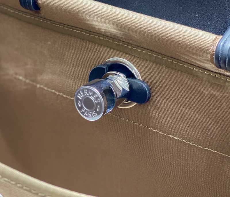 Herbag Zip 31 Interior Stitches