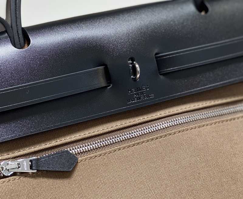 Herbag Zip 31 Interior Stitches