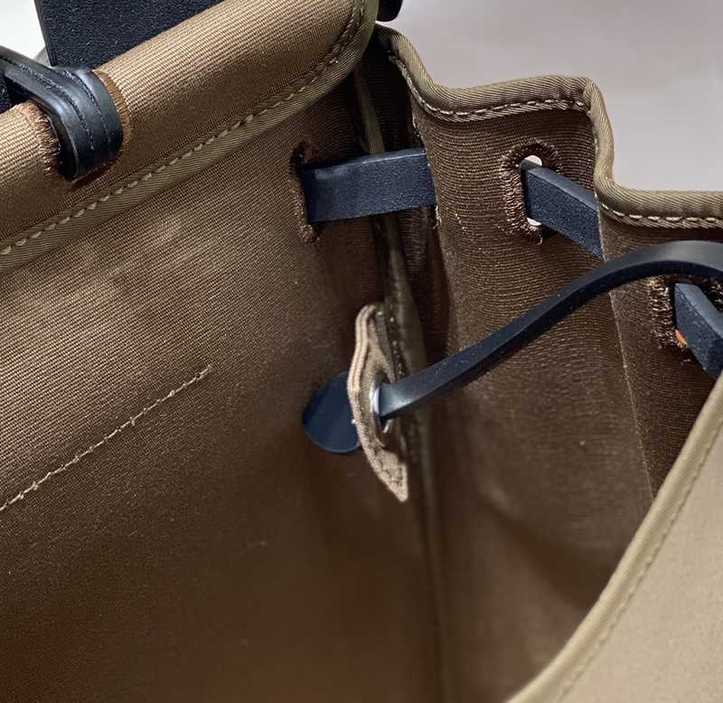 Herbag Zip 31 Interior Stitches