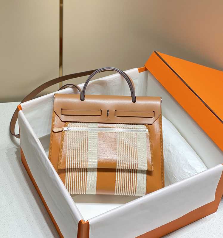 Herbag Zip 31 Exterior Stitches