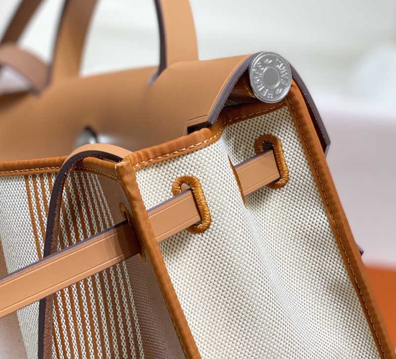 Herbag Zip 31 Exterior Stitches