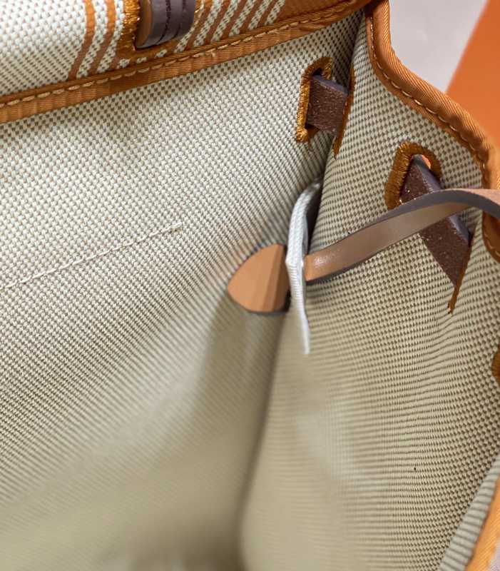 Herbag Zip 31 Exterior Stitches