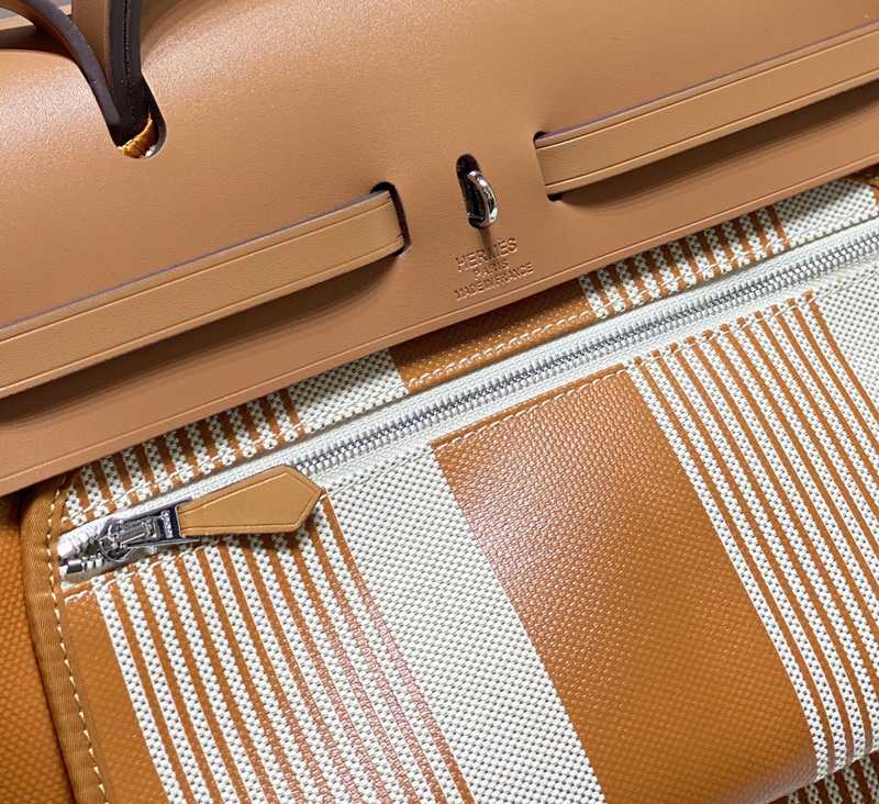 Herbag Zip 31 Exterior Stitches