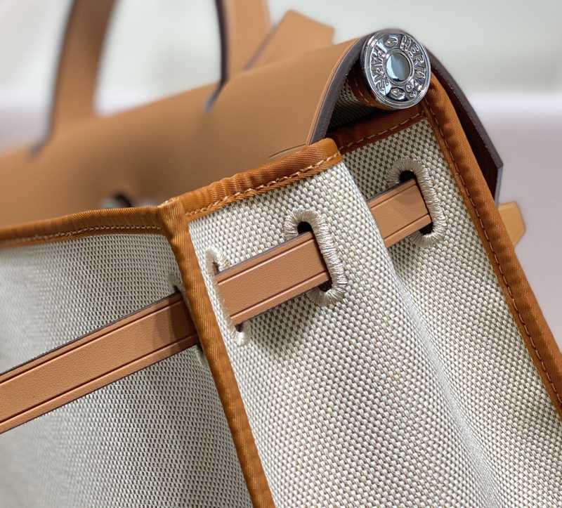 Herbag Zip 31 Exterior Stitches