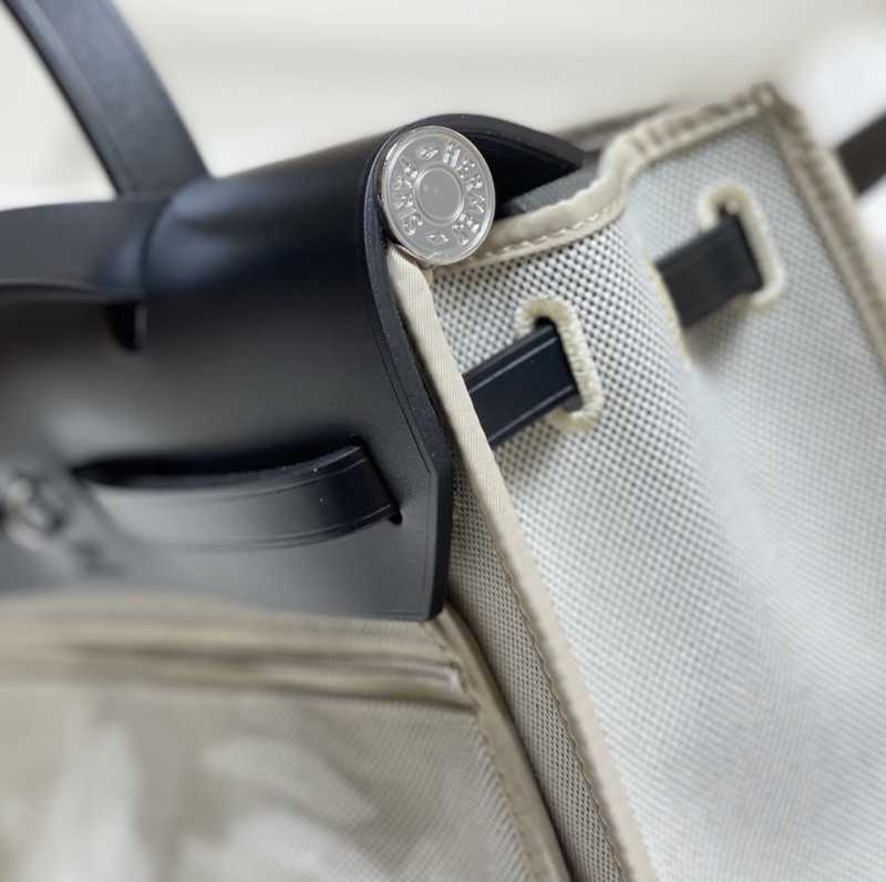 Herbag Zip 31 Exterior Stitches Herbag Zip 31 Exterior Stitches