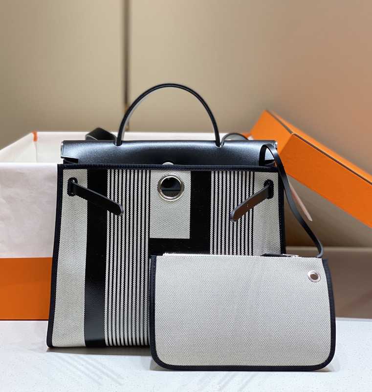 Herbag Zip 31 Exterior Stitches