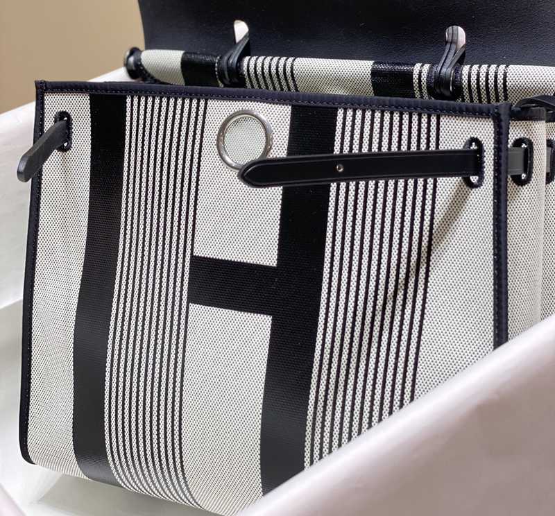 Herbag Zip 31 Exterior Stitches