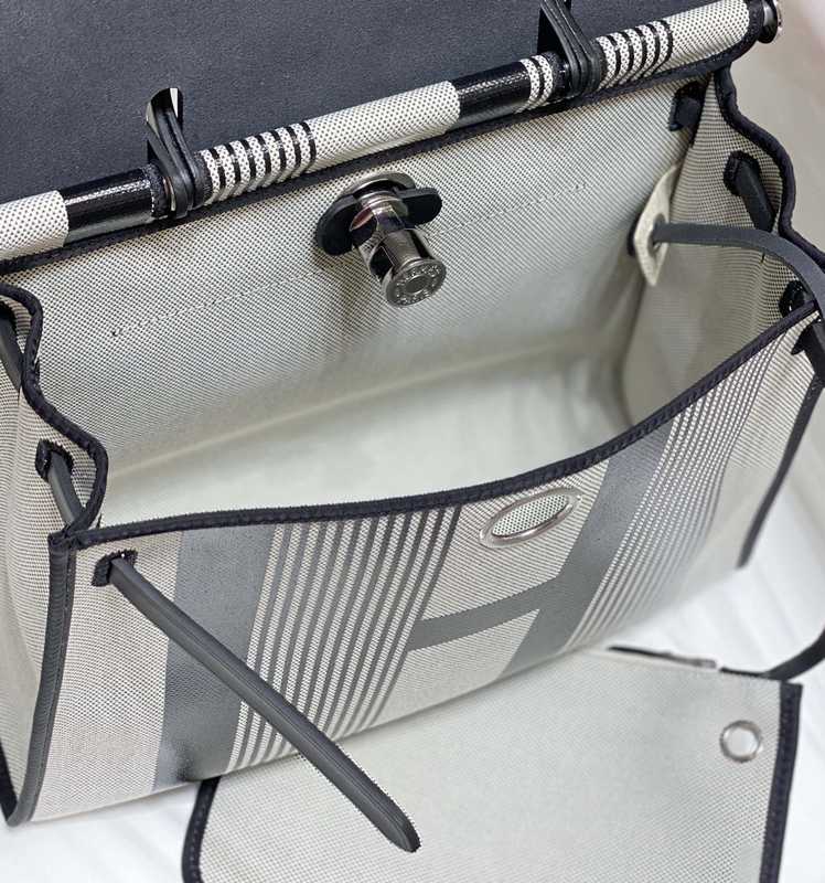 Herbag Zip 31 Exterior Stitches