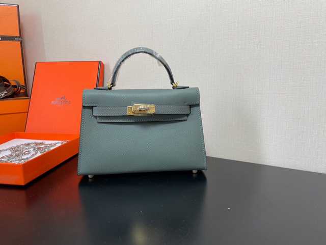 Mini II Epsom 19