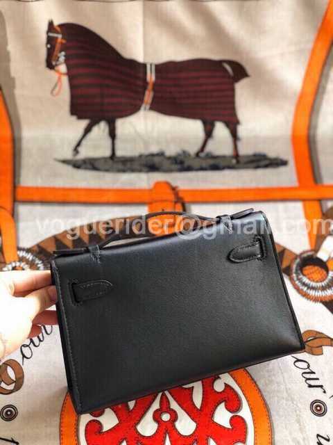 Mini Pochette Swift 22