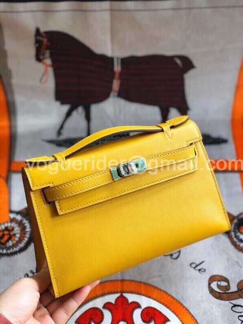 Mini Pochette Swift 22