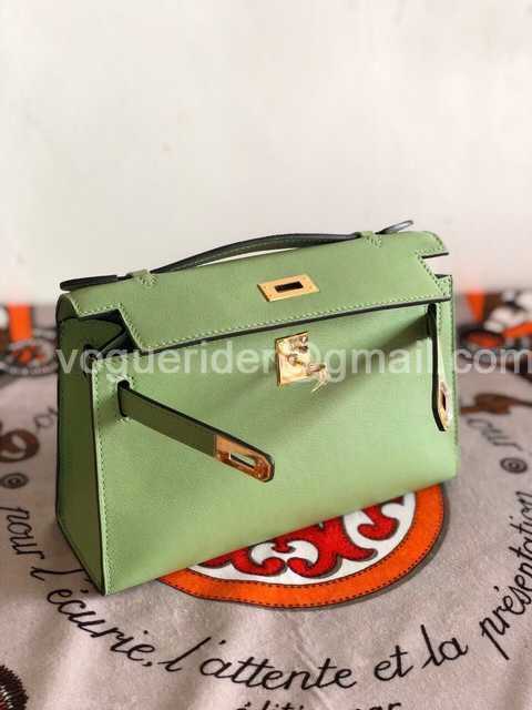 Mini Pochette Swift 22