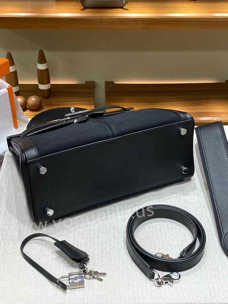 Lakis 28 Swift/Canvas 2024