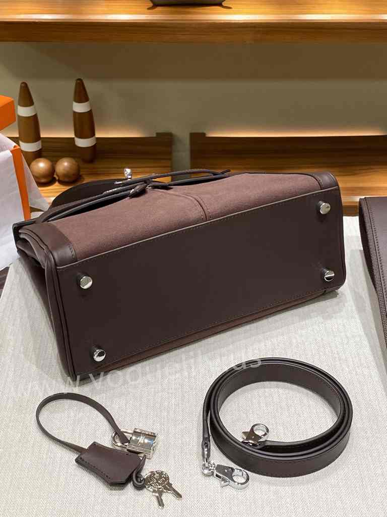 Lakis 28 Swift/Canvas 2024