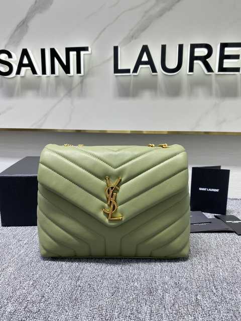 392277 LouLou 25