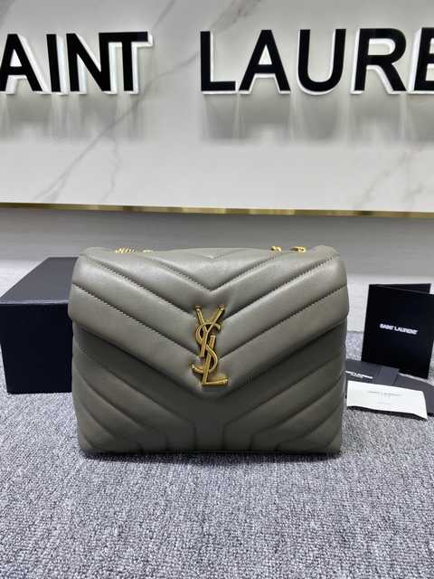 392277 LouLou 25