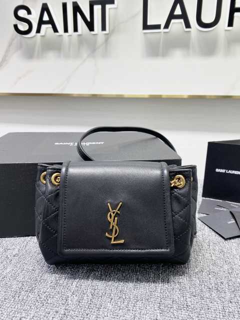 672738 Nolita 18