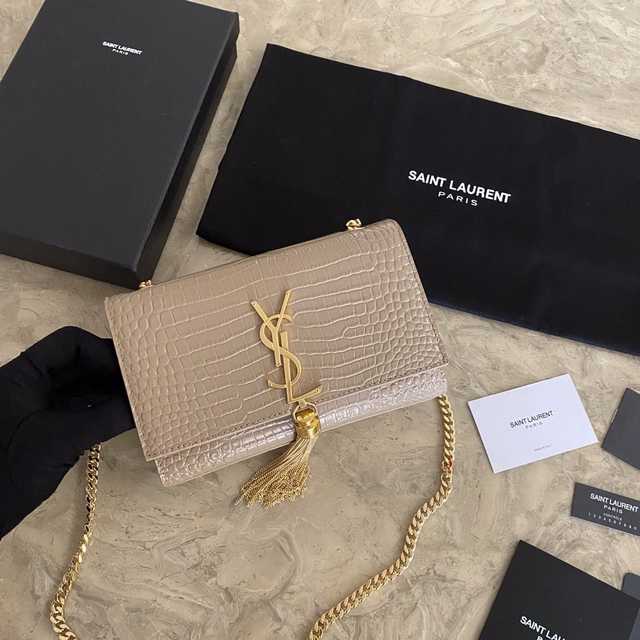 377628 Kate Tassel 20
