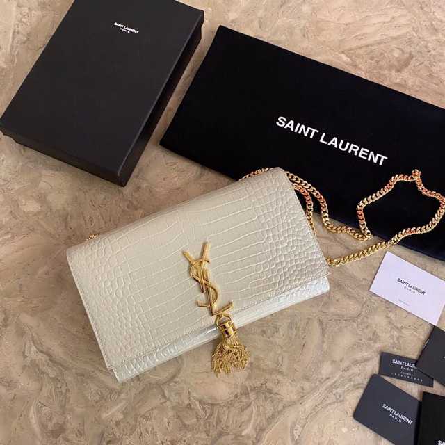 377829 Kate Tassel 24
