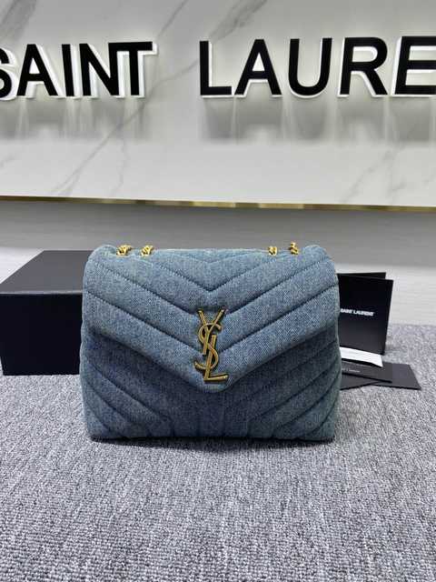 392277 LouLou 25