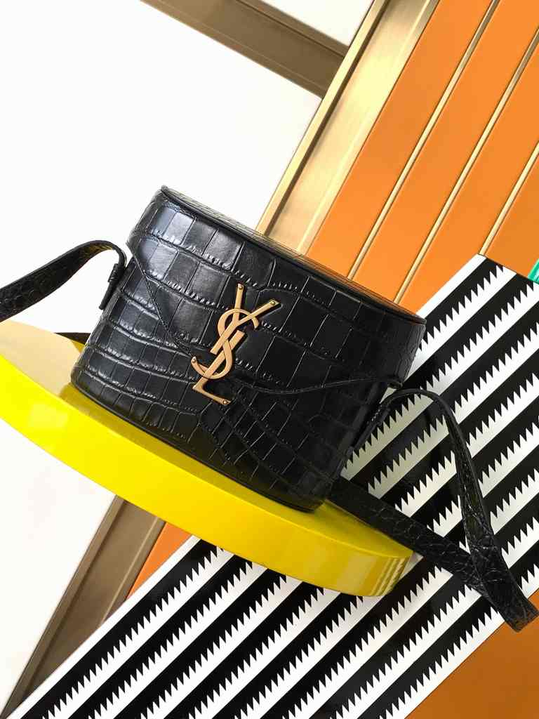 710080 June Bag 19