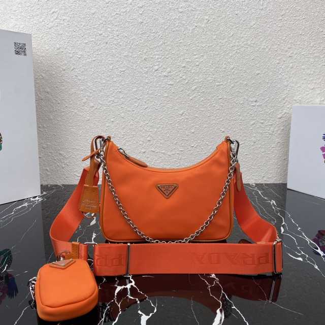 1BH204 Nylon Hobo 22 v1