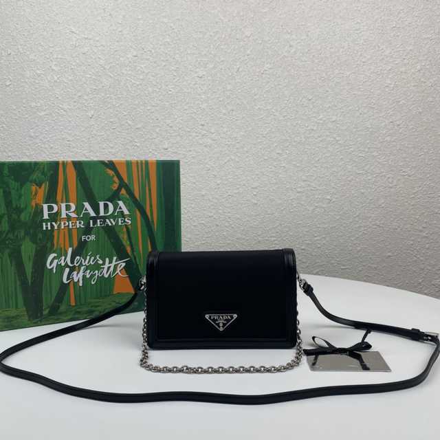 1BP019 Prada 18