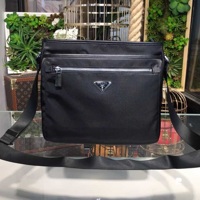 VA953M Prada 31