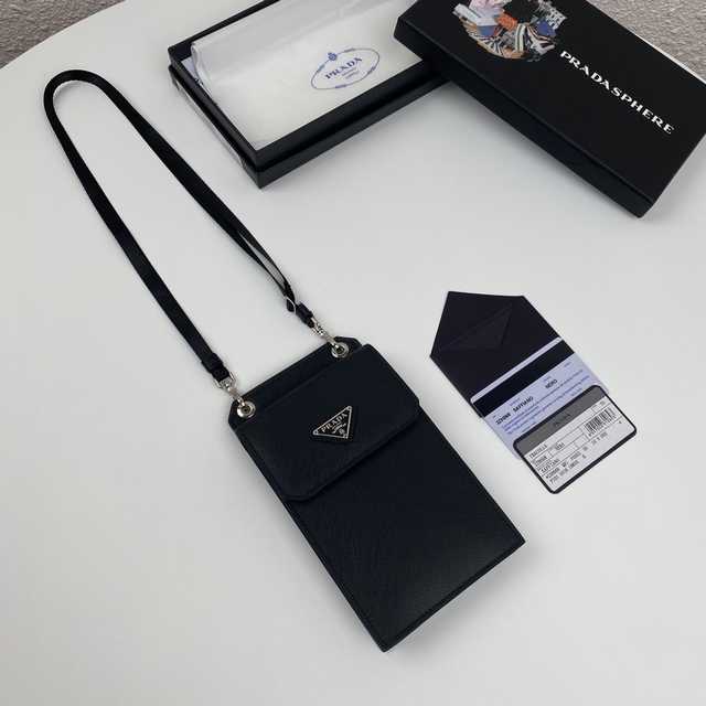2ZH068 Prada 19