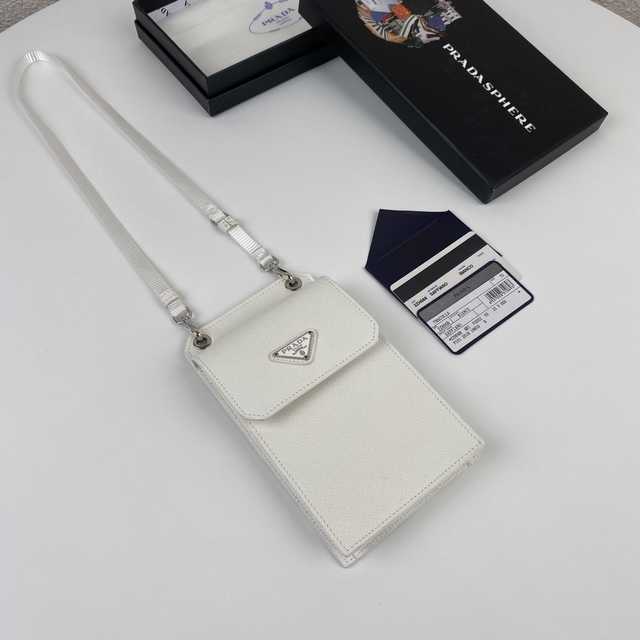 2ZH068 Prada 19