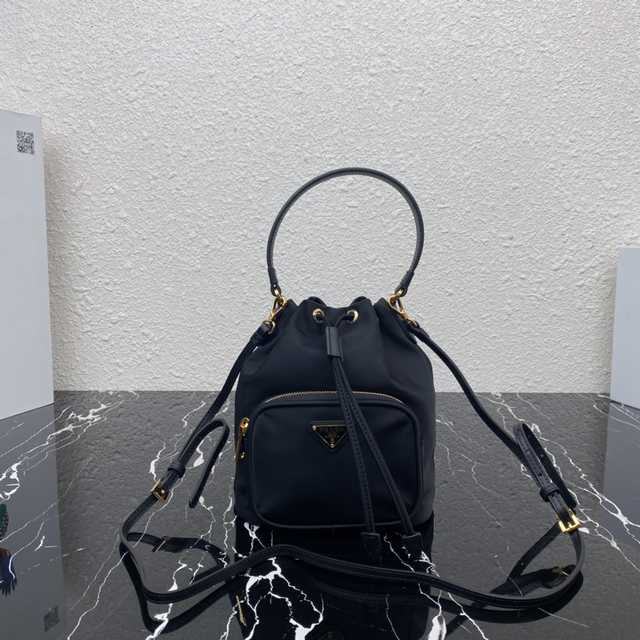 1N1864 Prada 23