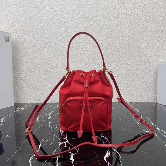 1N1864 Prada 23