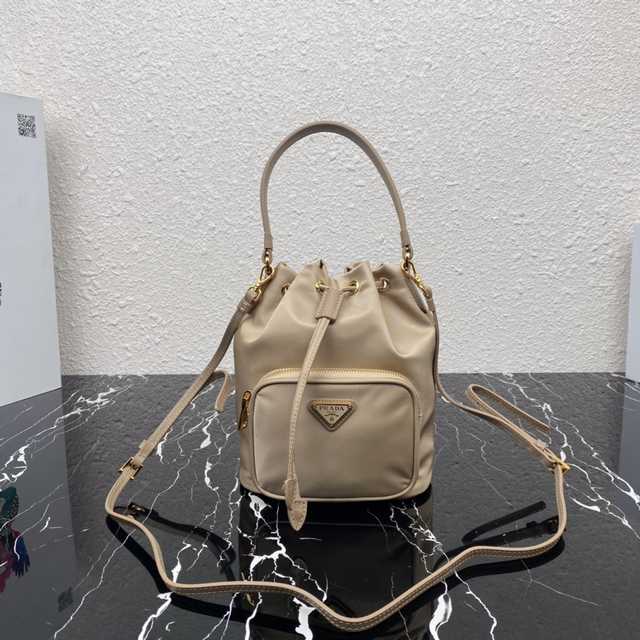 1N1864 Prada 23