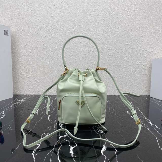 1N1864 Prada 23