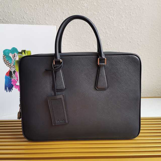 2VE004 Prada 39