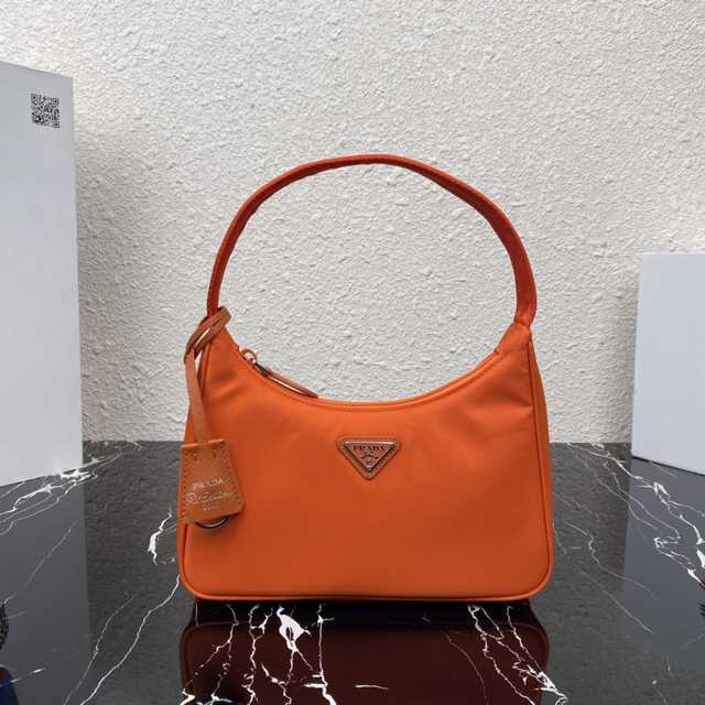 1NE515 Prada 23