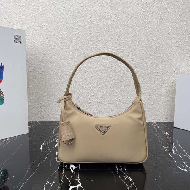 1NE515 Prada 23