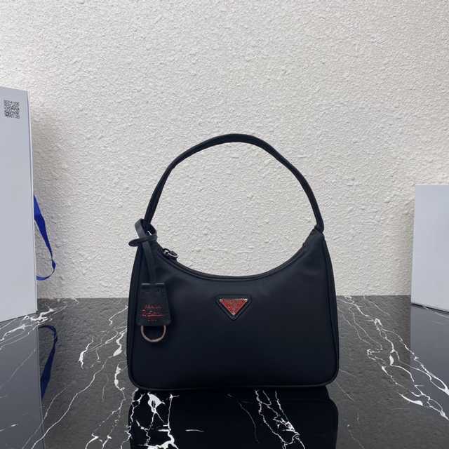 1NE515 Prada 23