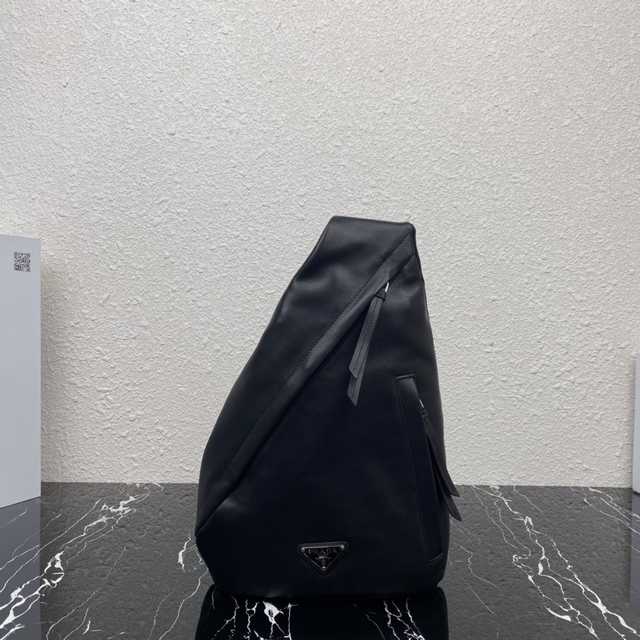 2VZ092 Prada 37.5