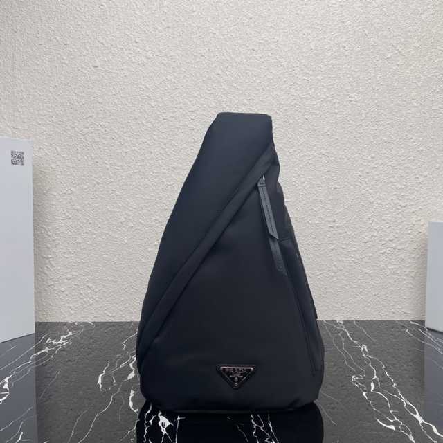 2VZ092 Prada 37