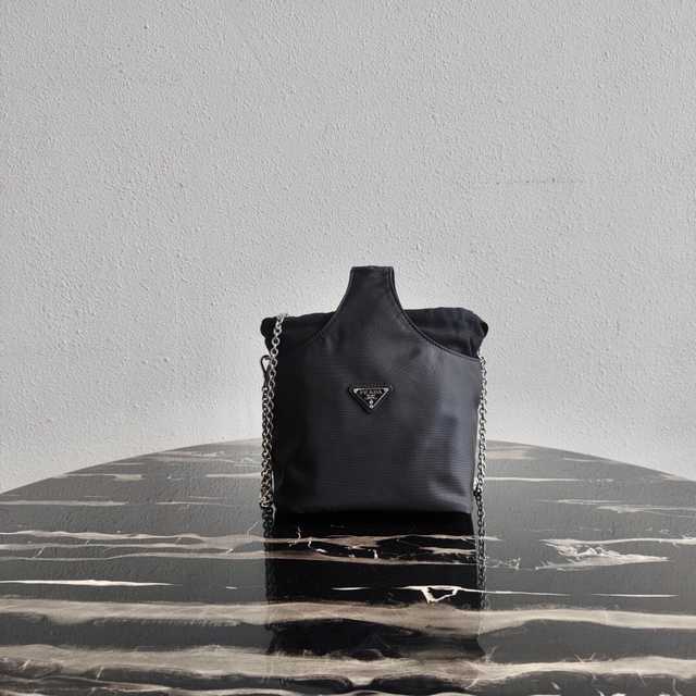 1BG036 Prada 18