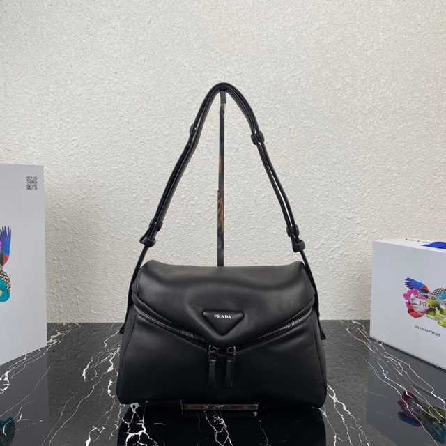 1BC165 Prada 32